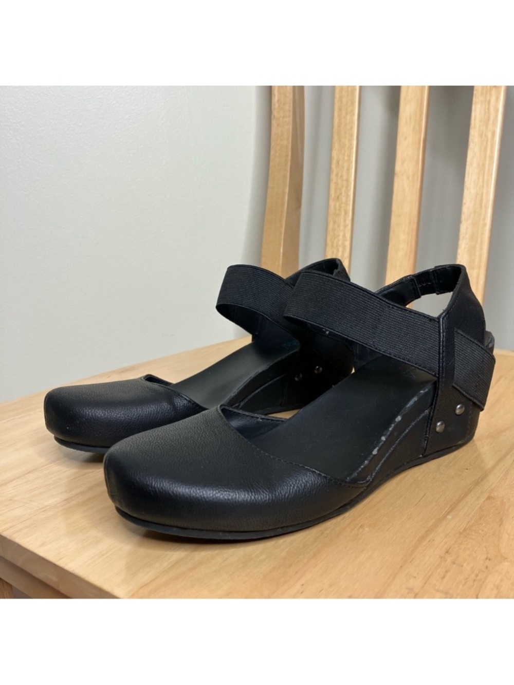 Axxiom Fantasy World black Mary Jane wedge comfort nursing shoes 8
